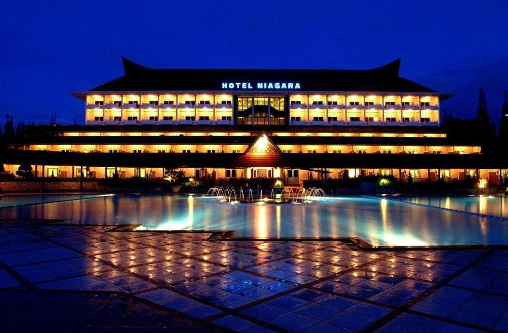 Hotel Niagara Parapat Εξωτερικό φωτογραφία